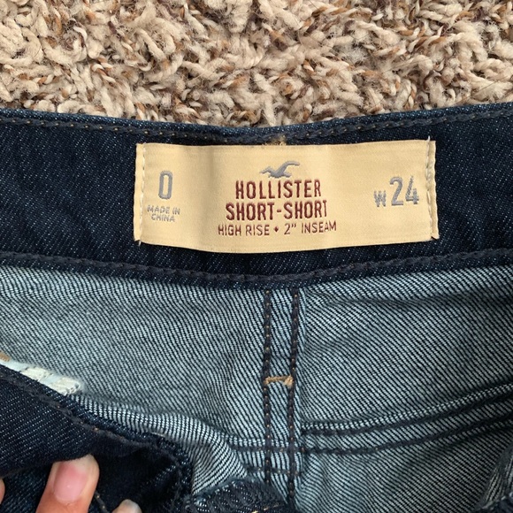 NWOT Hollister Hi-rise Jean shorts - Picture 3 of 3